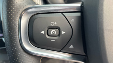 Volvo Xc40 2.0 T4 R DESIGN 5dr AWD Geartronic Petrol Estate